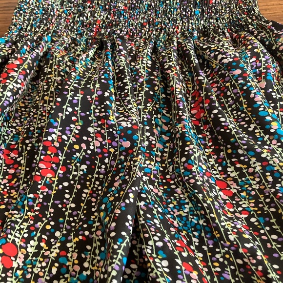 Mini skirt also can be worn as a tube top - Picture 2 of 3